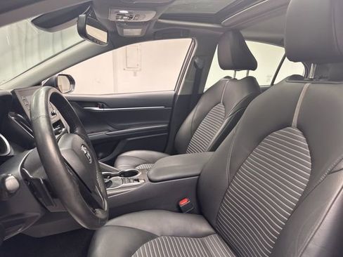 Used 2023 Toyota Camry SE image 9