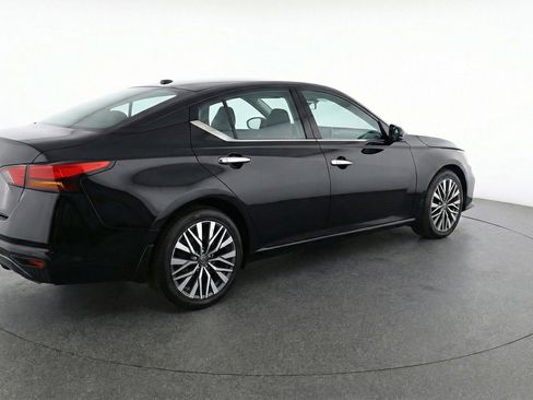 Used 2025 Nissan Altima 2.5 SV image 9