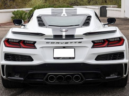 Used 2026 Chevrolet Corvette Z06 w/ Stealth Interior Trim Package RWD image 18