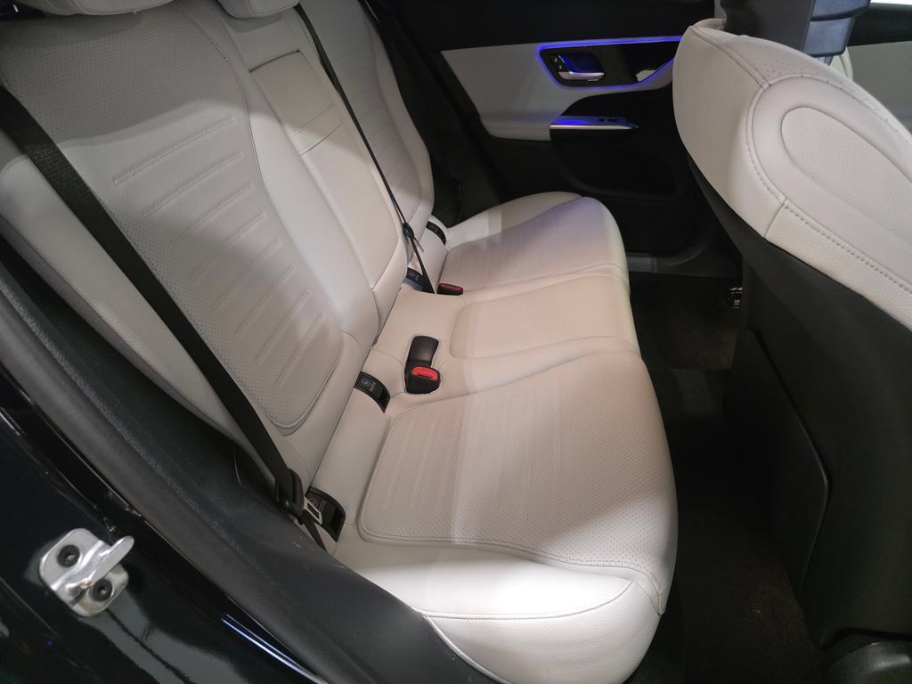 Used 2024 Mercedes-Benz GLC 300 4MATIC image 12