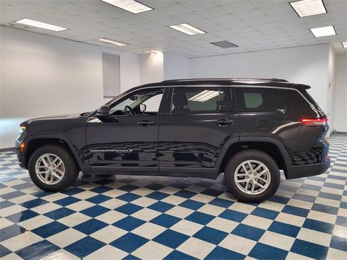 Used 2023 Jeep Grand Cherokee L Laredo image 4