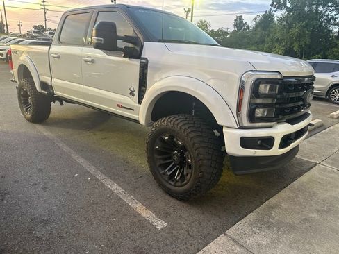 Used 2024 Ford F250 Lariat w/ Lariat Ultimate Package AWD/4WD image 3