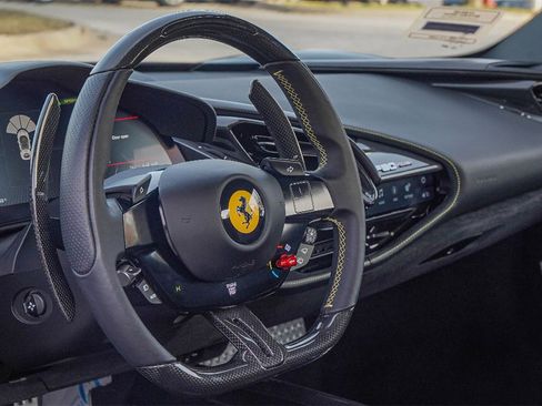Used 2023 Ferrari SF90 Spider image 20