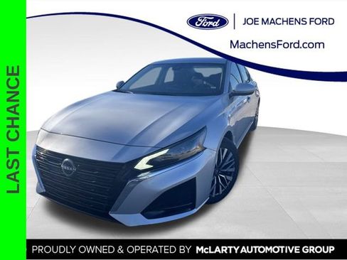 Used 2023 Nissan Altima 2.5 SV image 1