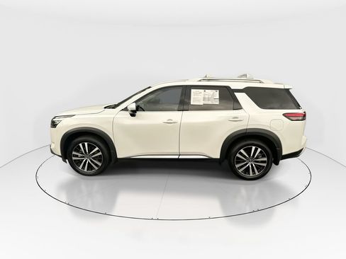 Used 2025 Nissan Pathfinder Platinum AWD/4WD image 5
