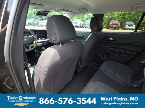 New 2026 Chevrolet Trax LS w/ LS Convenience Package FWD image 27