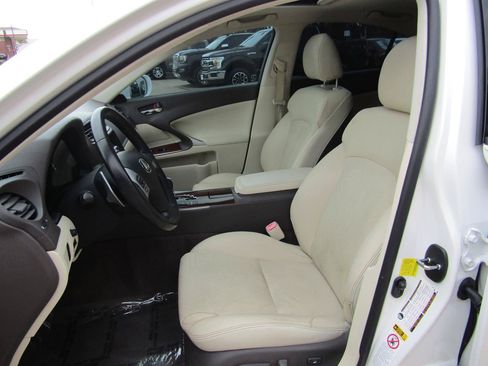Used 2012 Lexus IS 250 w/ Premium Pkg Value Edition RWD image 9