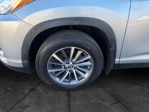 Used 2019 Toyota Highlander XLE image 14