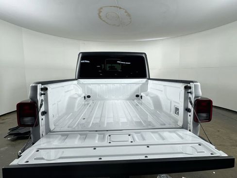 Used 2023 Jeep Gladiator Sport image 29
