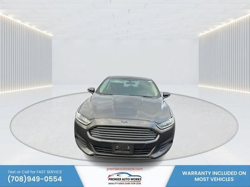 Used 2016 Ford Fusion SE FWD image 2