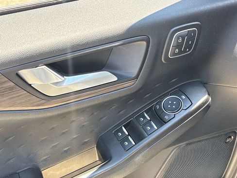 Used 2020 Ford Escape Titanium FWD image 18