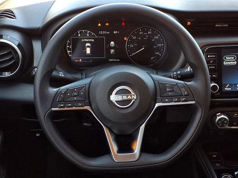 Used 2024 Nissan Kicks SV image 18