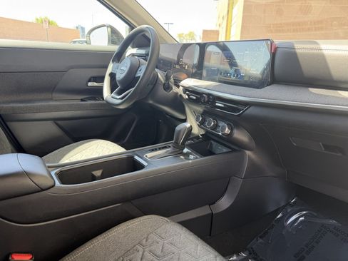 Used 2025 Nissan Kicks SV FWD image 32