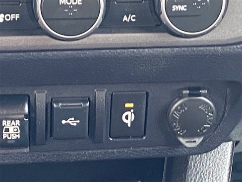 Certified 2022 Toyota Tacoma TRD Off-Road image 31