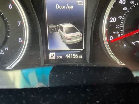 Used 2016 Toyota Camry SE FWD image 8