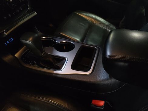 Used 2018 Jeep Grand Cherokee Limited image 26