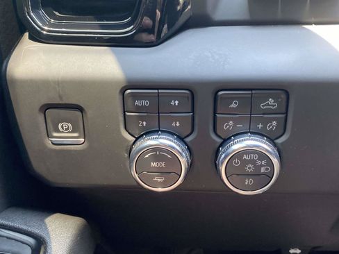 Used 2023 GMC Sierra 1500 AT4 w/ Technology Package AWD/4WD image 20