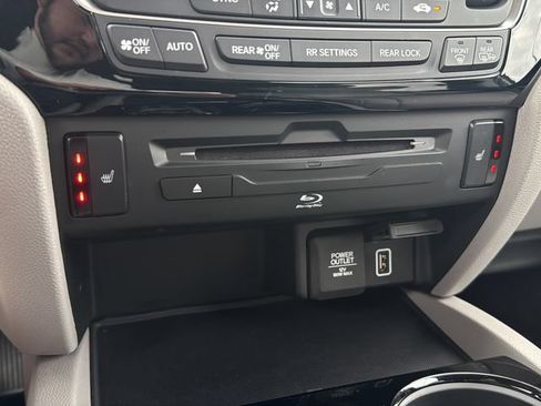 Used 2022 Honda Pilot Touring image 32