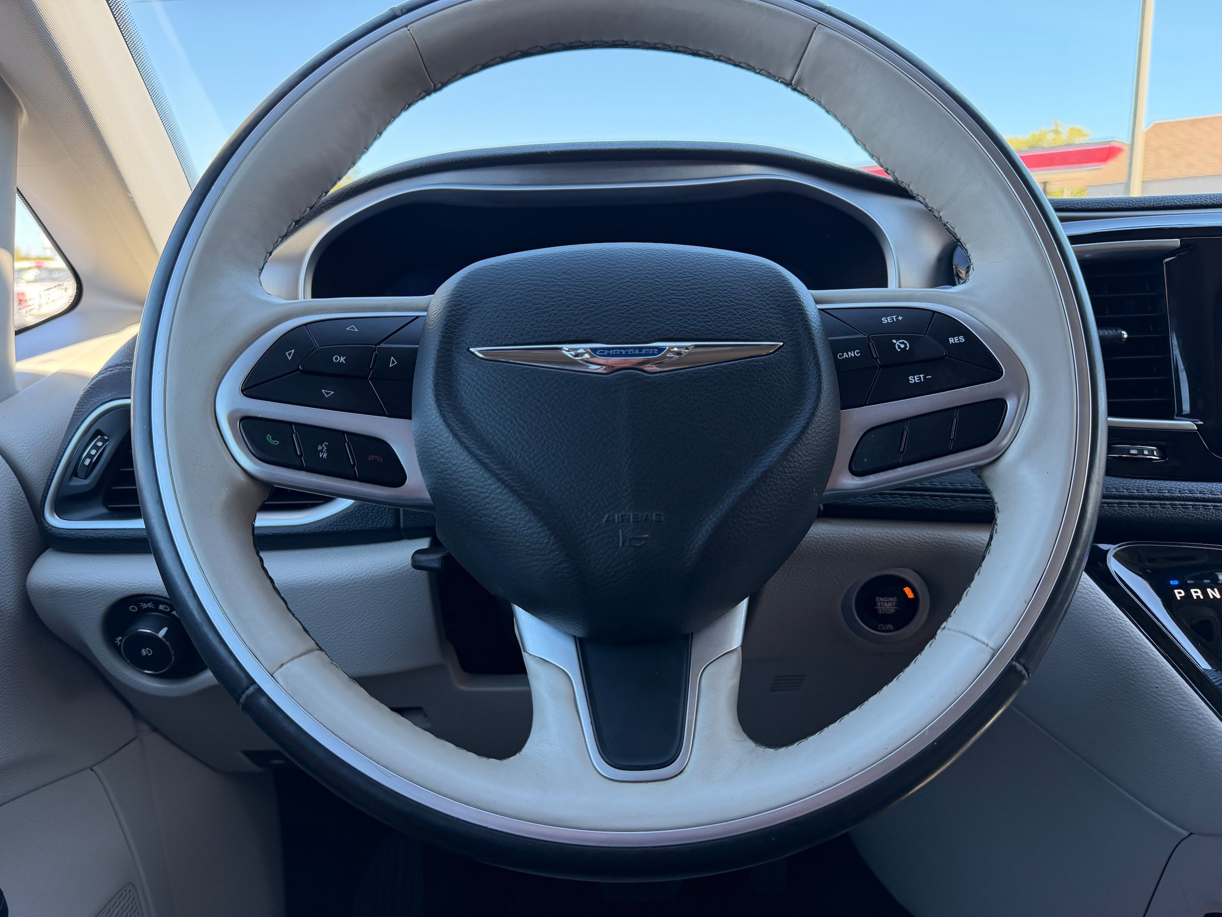 Used 2019 Chrysler Pacifica Limited FWD image 19