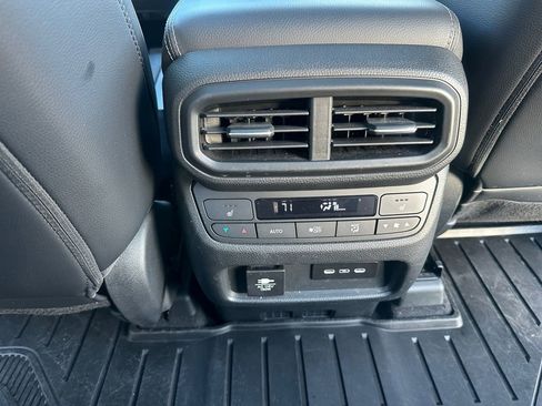 Used 2025 Honda Pilot Elite image 29