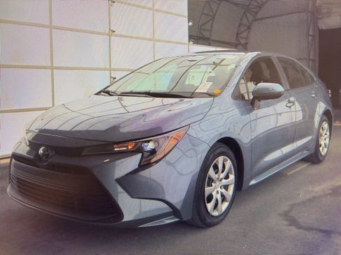Used 2025 Toyota Corolla LE image 1