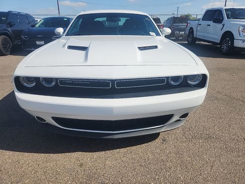 Used 2017 Dodge Challenger SXT image 2