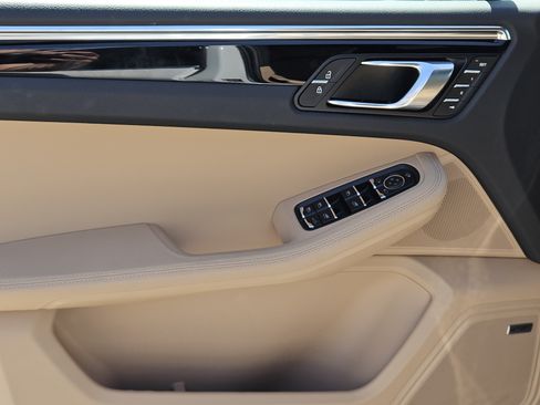 Certified 2026 Porsche Macan S AWD/4WD image 22