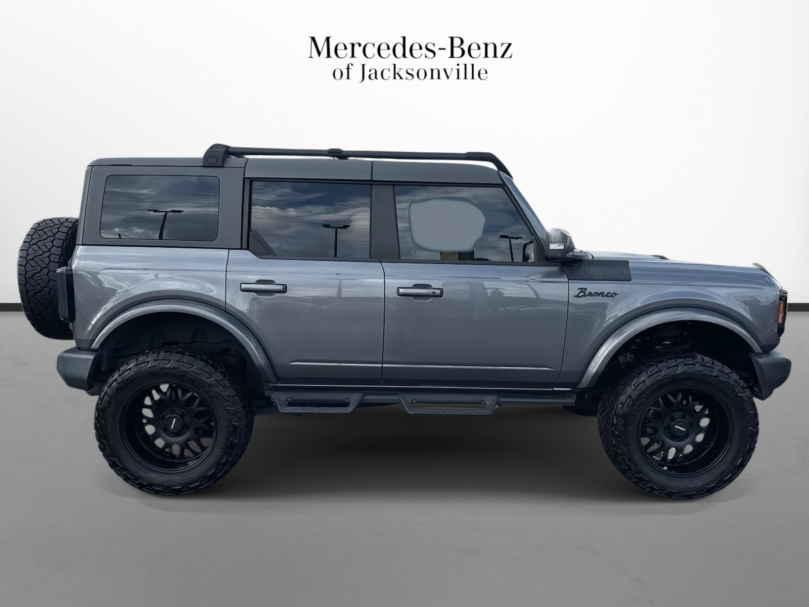 Used 2023 Ford Bronco Outer Banks AWD/4WD image 2