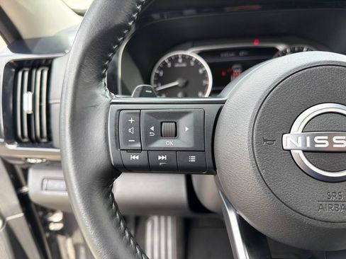 Used 2025 Nissan Pathfinder SV FWD image 19