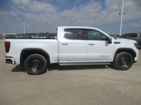 New 2026 GMC Sierra 1500 Denali w/ Denali Reserve Package AWD/4WD image 3