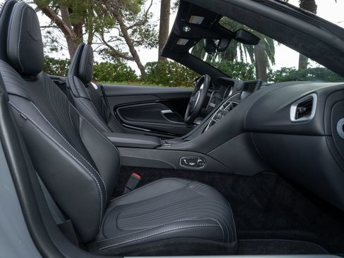 Used 2022 Aston Martin DB11 Volante RWD image 18
