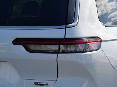 Used 2022 Jeep Grand Cherokee L Summit AWD/4WD image 16