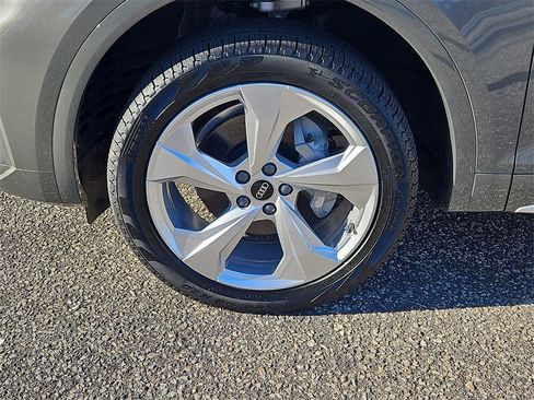 Certified 2025 Audi Q5 2.0T Premium Plus image 7