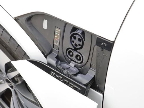 Used 2024 Audi Q8 e-tron Premium Plus w/ Premium Plus Package image 15