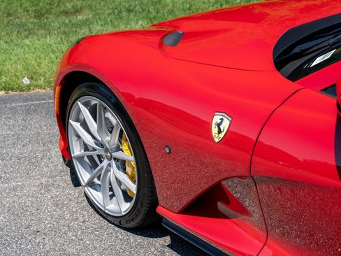 Used 2022 Ferrari 812 GTS RWD image 12
