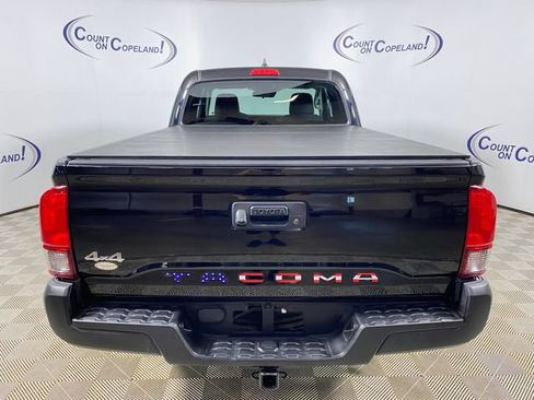 Certified 2022 Toyota Tacoma SR AWD/4WD image 5