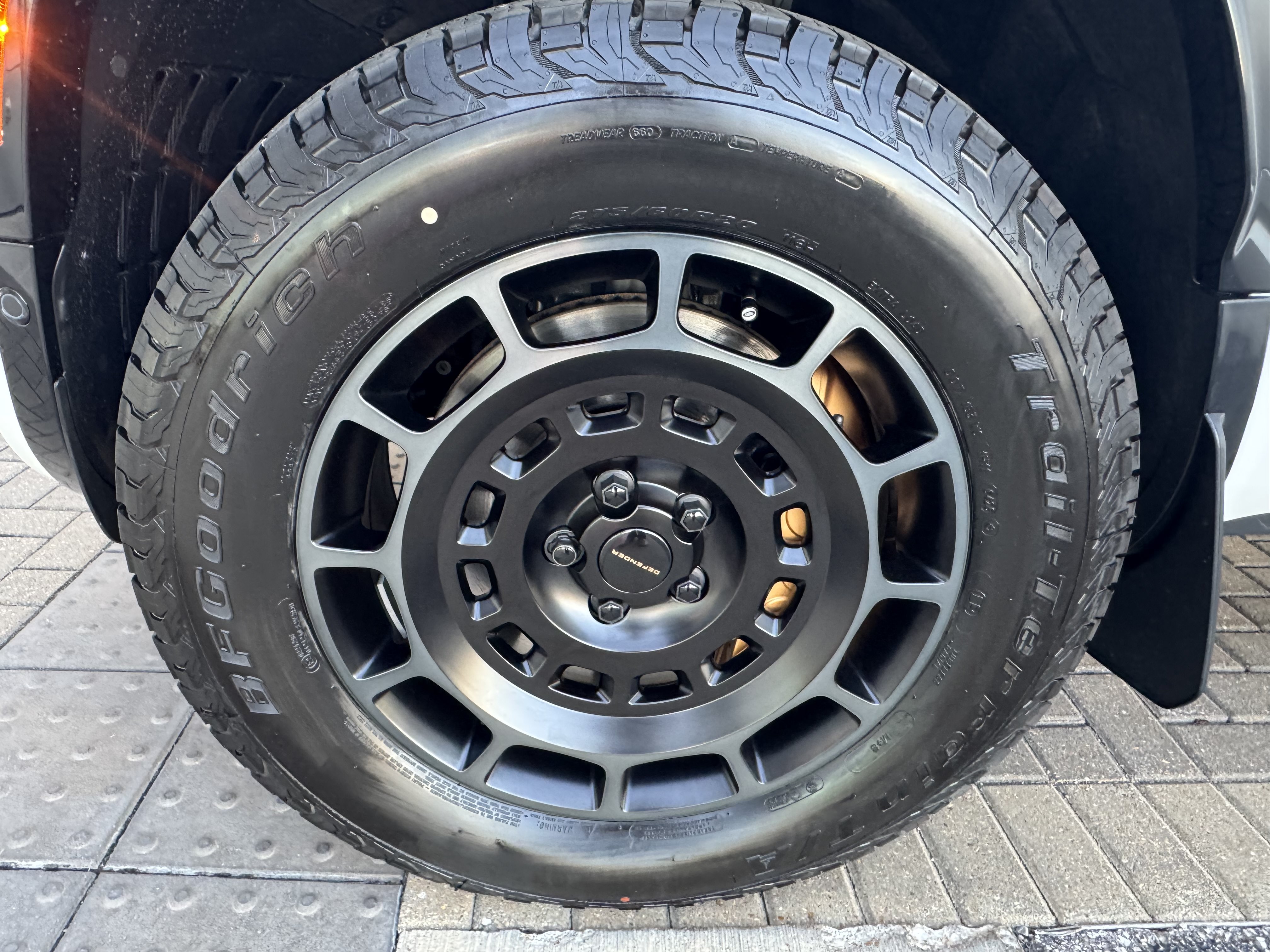 New 2026 Land Rover Defender 110 OCTA AWD/4WD image 9