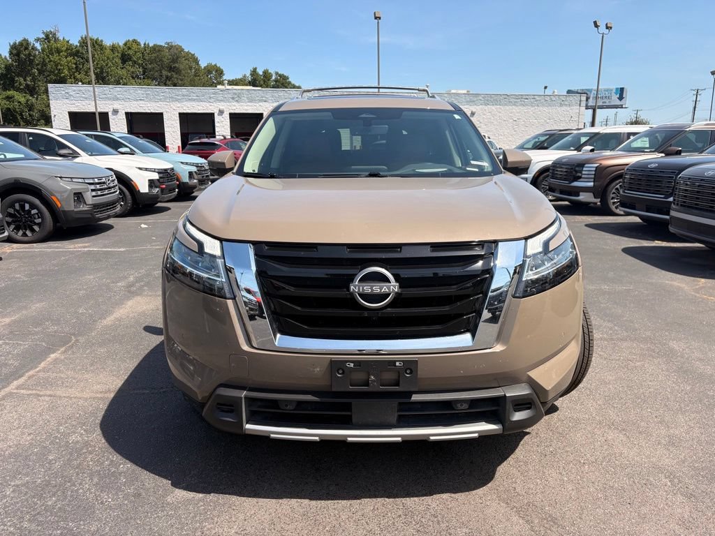 Used 2023 Nissan Pathfinder Platinum AWD/4WD image 2