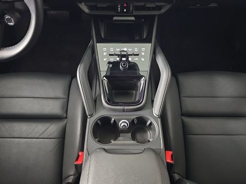 Certified 2024 Porsche Cayenne AWD/4WD image 22