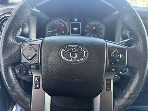 Used 2021 Toyota Tacoma TRD Off-Road w/ Technology Package AWD/4WD image 23