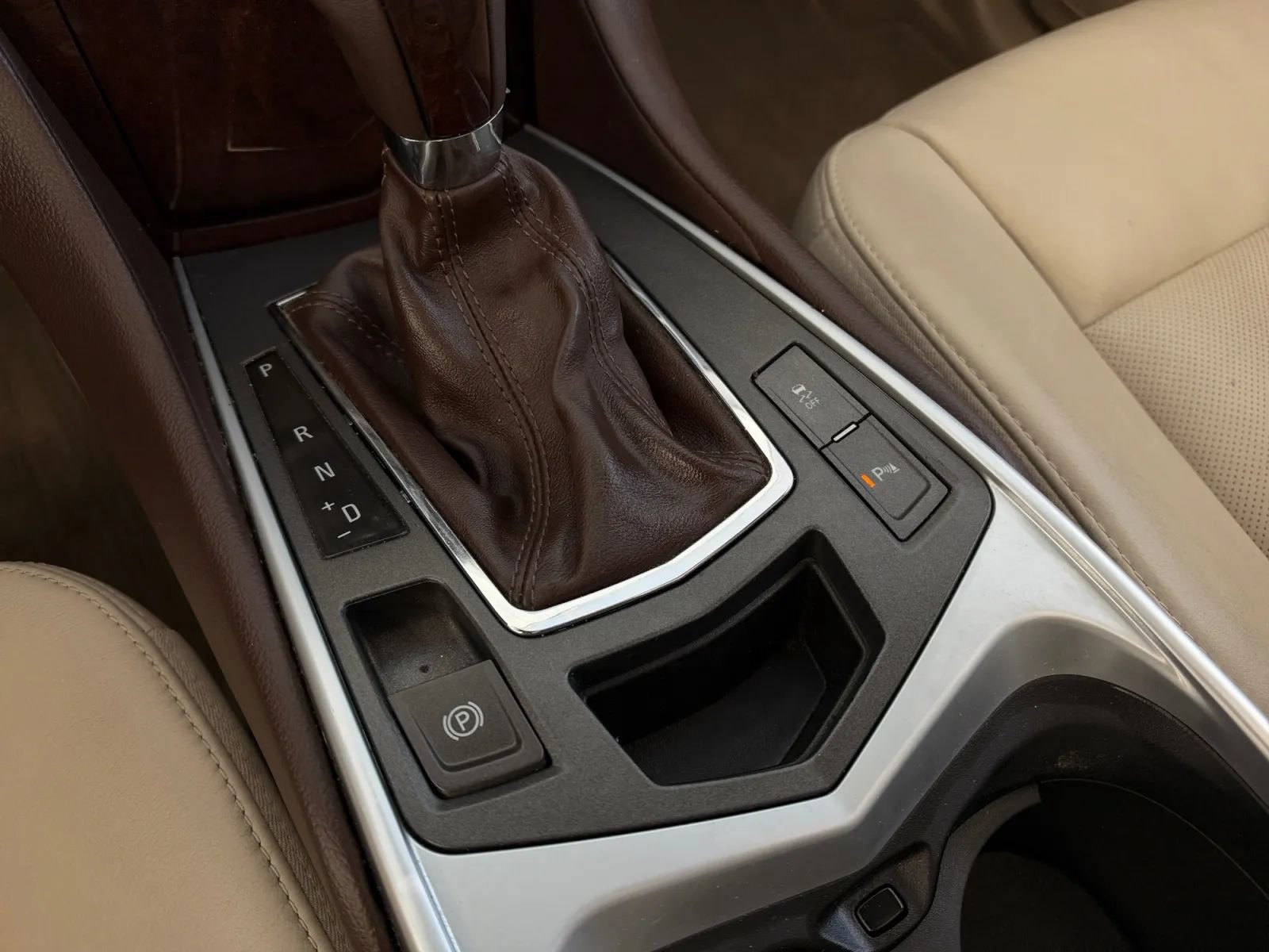 Used 2011 Cadillac SRX Luxury FWD image 32