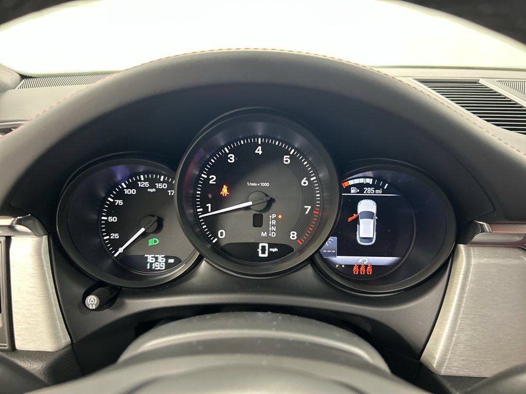 Certified 2026 Porsche Macan AWD/4WD image 13