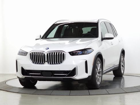 Used 2026 BMW X5 xDrive50e w/ Climate Comfort Package AWD/4WD image 3