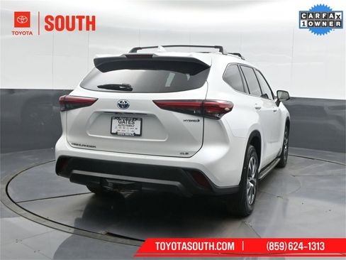 Used 2022 Toyota Highlander XLE image 2