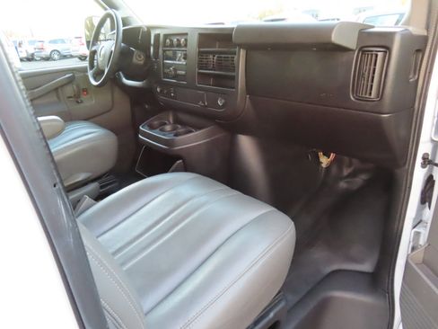 Used 2017 Chevrolet Express 3500 image 13