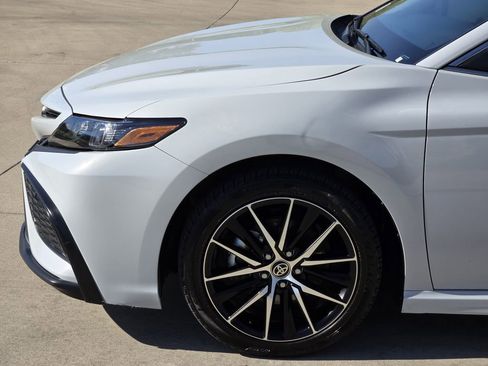 Used 2024 Toyota Camry SE FWD image 6