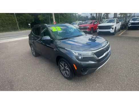 Used 2023 Kia Seltos EX AWD/4WD image 2