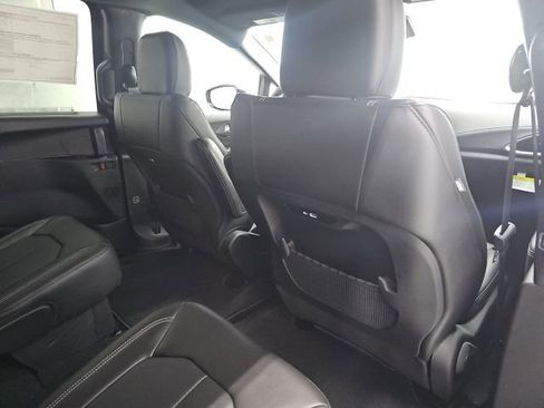 New 2026 Chrysler Pacifica Select image 14