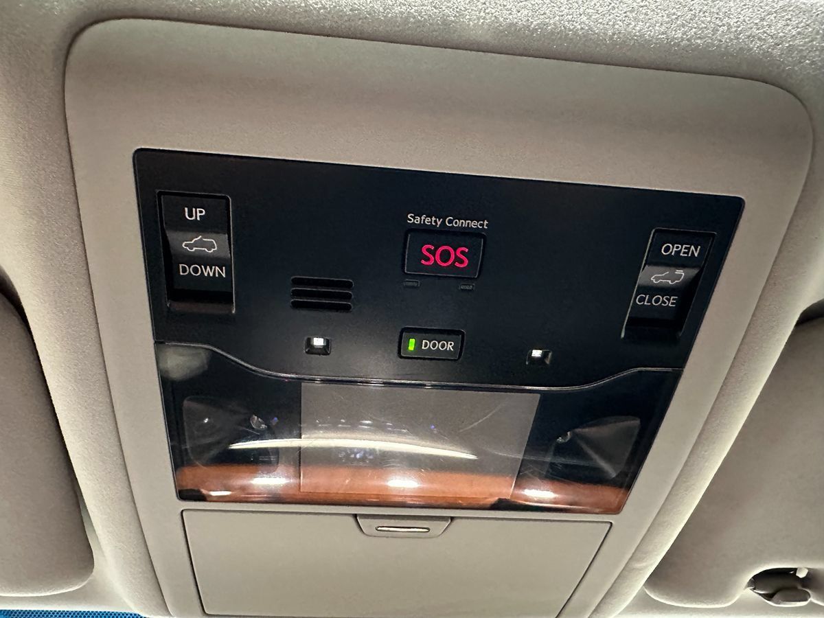 Used 2016 Lexus LX 570 4WD w/ Luxury Package image 48
