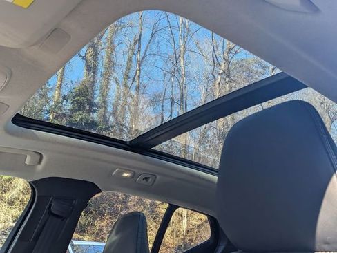 Certified 2023 Volvo XC40 B5 Plus image 10